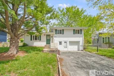 Main picture of 4603 S Willis Ave