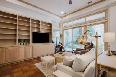 Main picture of 6 Sheldon Ln