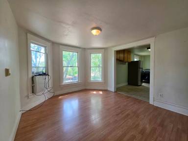 Main picture of 626 W 11th St