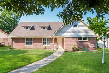 Main picture of 2515 Foxcroft Cir