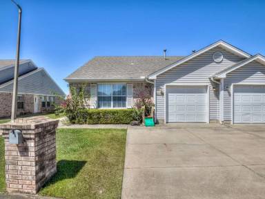 Main picture of 1640 High Cir