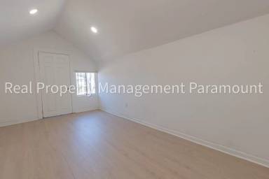 Main picture of 433 W 56th St