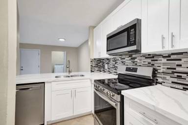 Main picture of 10733 Cleary Blvd