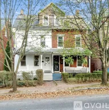 Main picture of 123 W Lafayette St