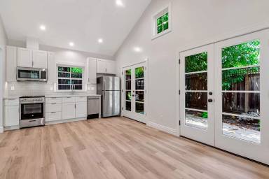 Main picture of 1545 Laurel Pl