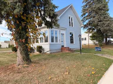 Main picture of 118 E Jefferson St