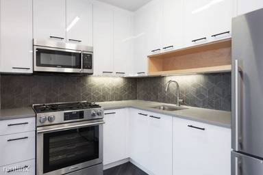 Main picture of 250 East Houston
