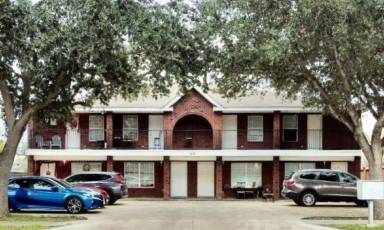 Main picture of 610 N Broadway St