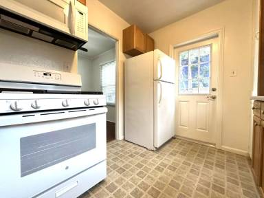 Main picture of 4060 Myrtle Ave