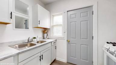 Main picture of 2640 Cottage Grove Ave