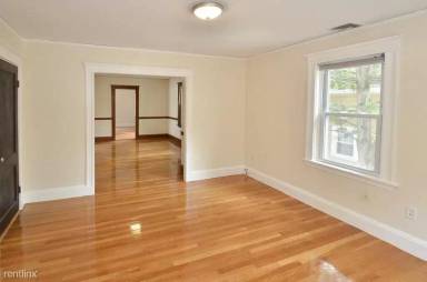 Main picture of 176 Poplar St
