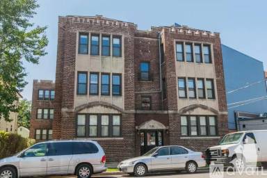 Main picture of 2229 W Wilson Ave