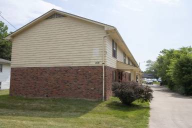 Main picture of 900 Moss St