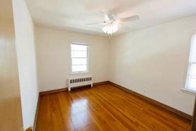Main picture of 608 N 90th St