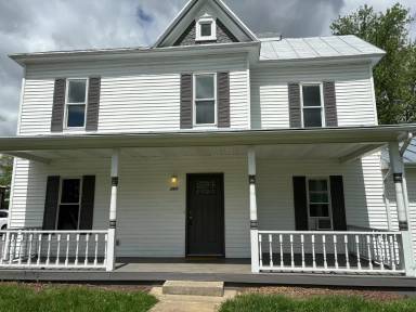 Main picture of 280 Carrie St