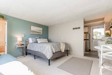 Main picture of 9 E Grand Ave