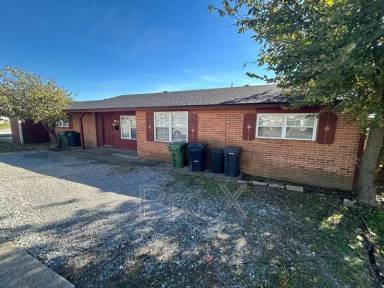Main picture of 740 N 6th St