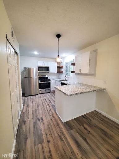 Main picture of 2079 Maplewood Rd