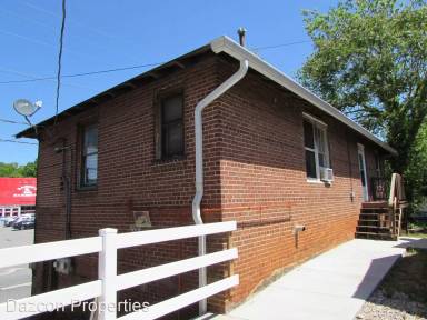 Main picture of 421 1/2 E Front St