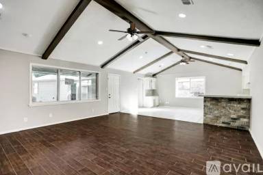 Main picture of 719 Rustyleaf Ln