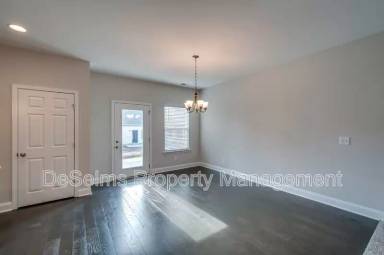 Main picture of 1529 Holton Rd