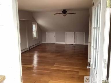 Main picture of 7540 Main St