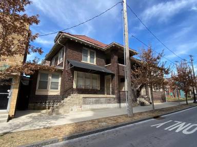 Main picture of 10 E 17th Ave