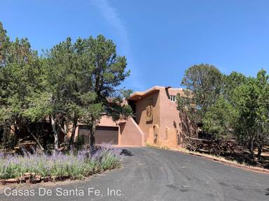 Main picture of 1007 Paseo Barranca
