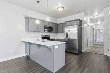 Main picture of 665 N 380 W