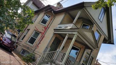 Main picture of 811 E Pleasant St