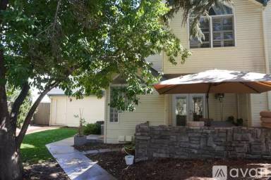 Main picture of 552 Steele St