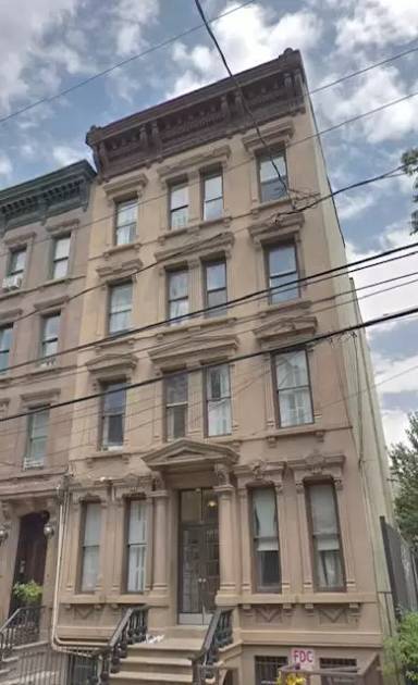 Main picture of 92 Wayne St