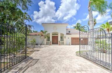 Main picture of 548 Siesta Dr