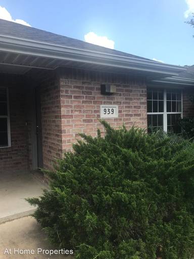 Main picture of 903 Crepe Myrtle St