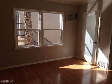 Main picture of 400 N Doheny Dr