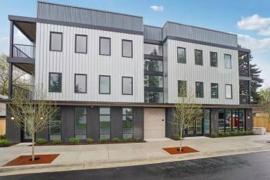 Main picture of 4920 SW Pacific Ave