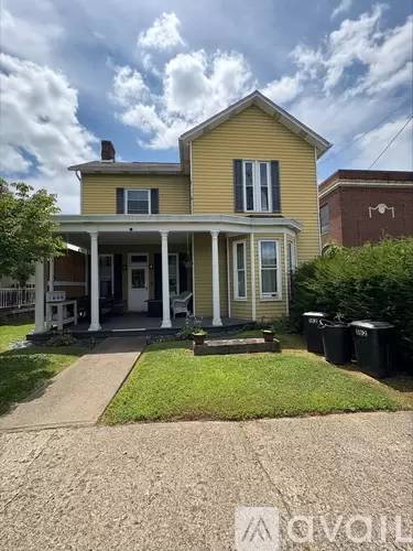 Main picture of 158 E Lincoln St