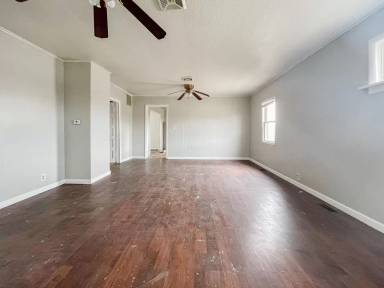 Main picture of 925 W Willard St