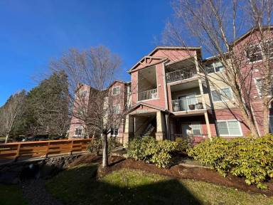 Main picture of 10664 NE Holly St