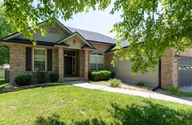 Main picture of 210 N Jasmine Dr