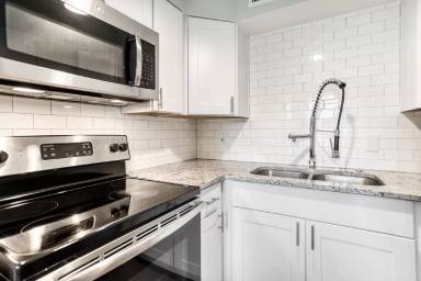 Main picture of 5708 Hudson St