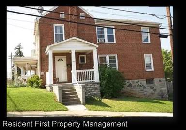 Main picture of 445 E Franklin St