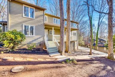 Main picture of 11 Woodvine Ln