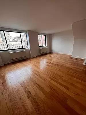 Main picture of 321 W 96th St