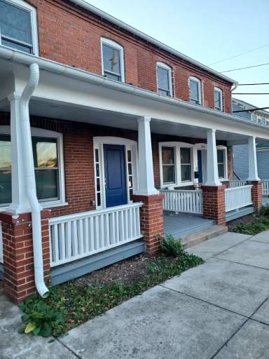 Main picture of 300 N Kent St
