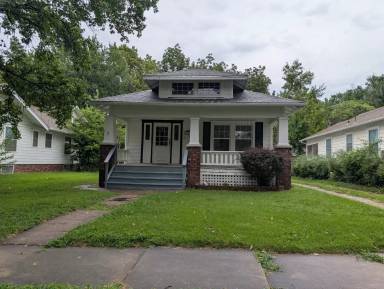 Main picture of 214 SW Broadmoor Ave