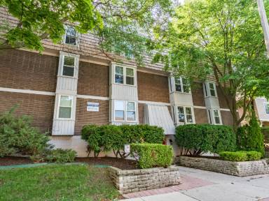 Main picture of 3245 N Oakland