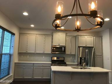 Main picture of 606 Mayer Pl