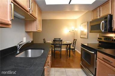 Main picture of 35300 Woodward Ave