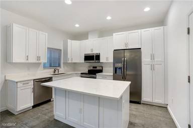 Main picture of 1036 NE 33rd St